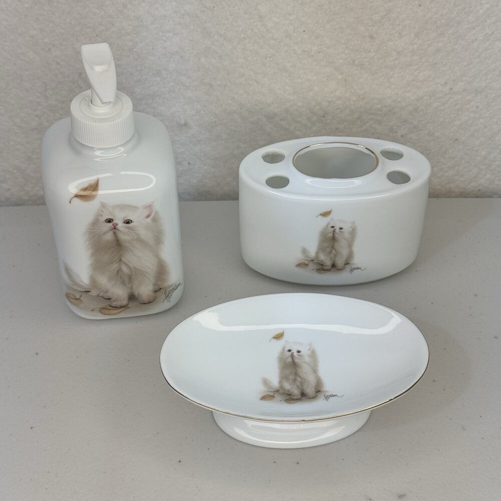 Otagiri White Persian Cat Kitten & Leaves Gold Trim Bob Harrison Design Bathroom